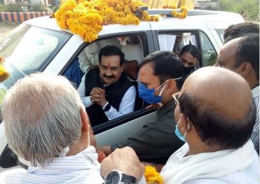 बिना कारण के व्यापारी को थाने में बैठाया, गृह मंत्री से की शिकायत