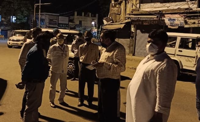 आधी रात को निरीक्षण पर निकले “महाराज” समर्थक पूर्व मंत्री, अफसरों को दी ये चेतावनी