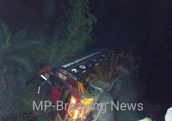 चेन्नई से मजदूरों को ला रही बस पलटी, 25 श्रमिक हुए घायल