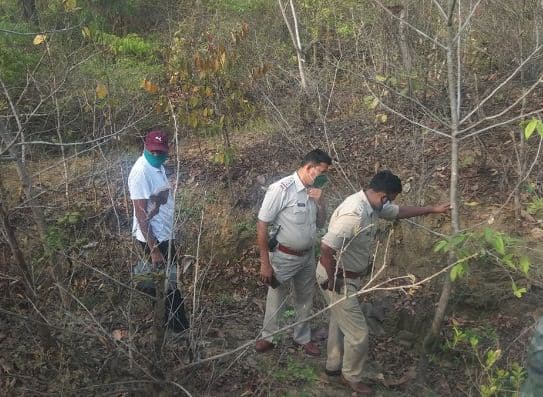 रेंजर कॉलेज के जंगली क्षेत्र में संदेहास्पद परिस्थिति में मिला युवक का शव
