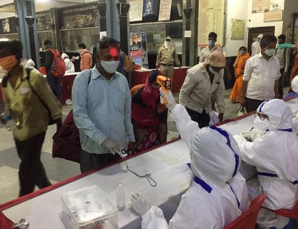 तेलंगाना से 1030 मजदूरों को लेकर भोपाल पहुंची स्पेशल ट्रैन, जांच के बाद घरों को रवाना