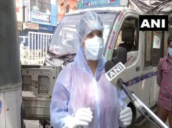 कोरोना वॉरियर नर्स की पीड़ा, बताया ‘कैसे हमारे परिवार को खतरे में डाल रही सरकार’