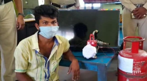 लॉक डाऊन में पेट की भूख ने बनाया चोर, पुलिस ने धरा