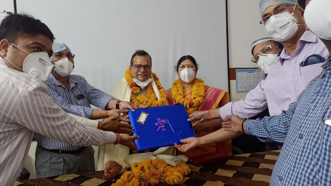 रिटायरमेंट के सादा समारोह में प्रधानमंत्री राहत कोष में जमा किए 31 हजार