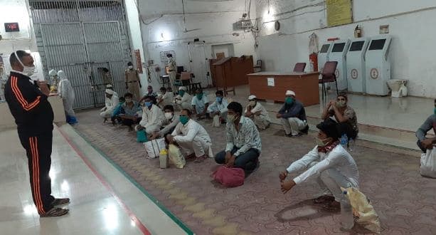 इंदौर सेंट्रल जेल के 40 बंदियों ने जीती कोरोना से जंग, वापस लौटने पर हुआ स्वागत