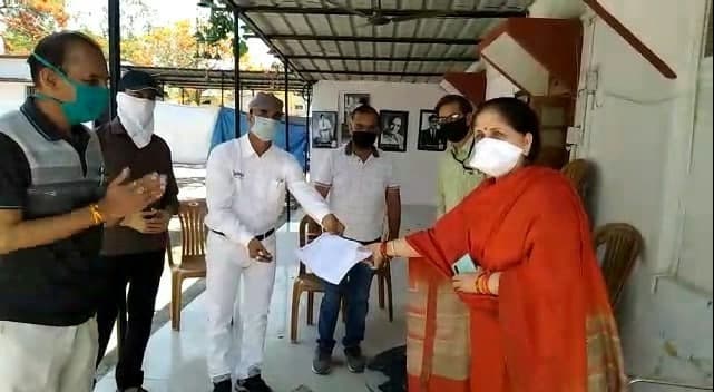 जु.गु. दर्जी समाज द्वारा मुख्यमंत्री से आर्थिक सहायता की अपील, विधायक को सौंपा ज्ञापन