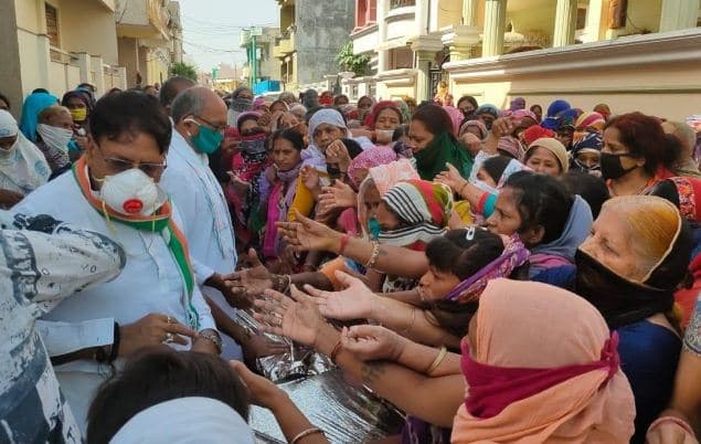 सोशल डिस्टेंसिंग की उडी धज्जियां, रामेश्वर बोले-‘जमातियों का जिहादी सपना पूरा करने में जुटे दिग्विजय’