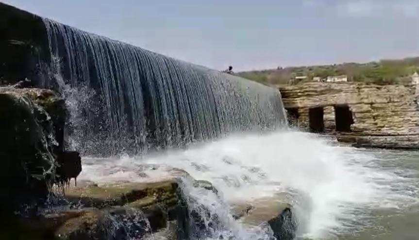 तपती मई में सनकुआ धाम में झरने का मनोहारी दृश्य, दूर-दूर से आते हैं श्रद्धालु