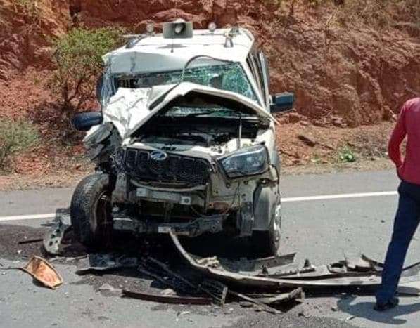 एसडीएम की कार को अज्ञात वाहन ने मारी टक्कर, हालत गंभीर