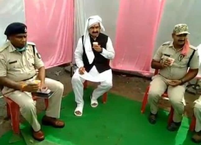 गृह मंत्री ने किया ऐसा काम, पुलिस भी रह गई हैरान
