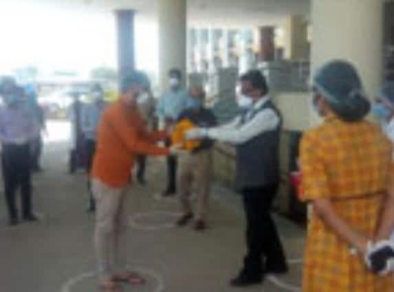 देवास जिले में 11 मरीज कोरोना को परास्त कर लौटे घर