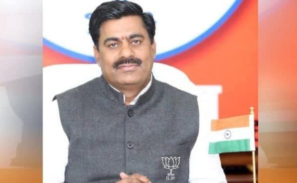 बीजेपी विधायक का हमला, ‘चिताओं पर रोटियां सेकना कांग्रेस की पुरानी आदत’