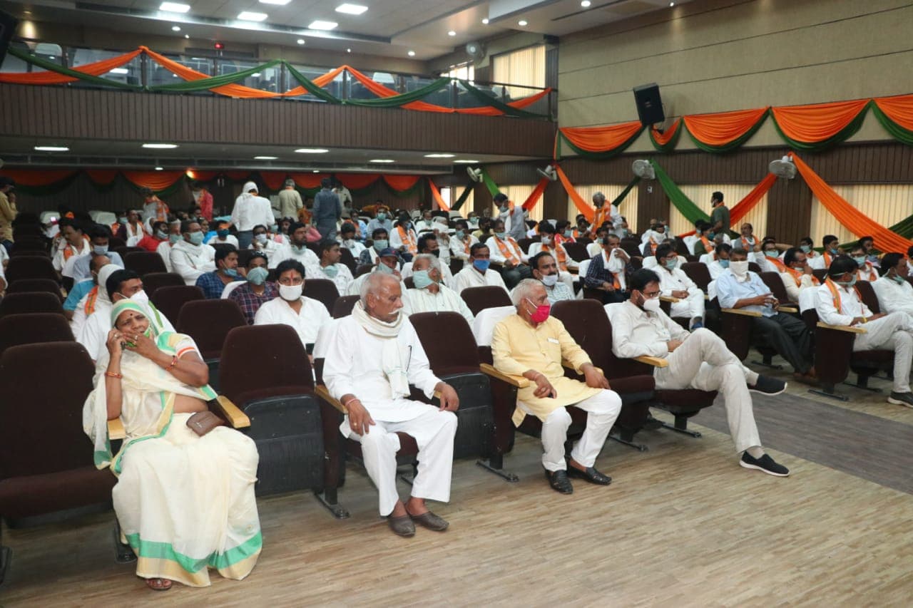 अशोकनगर में कांग्रेस को बड़ा झटका, 250 कांग्रेसियों ने ली बीजेपी की सदस्यता