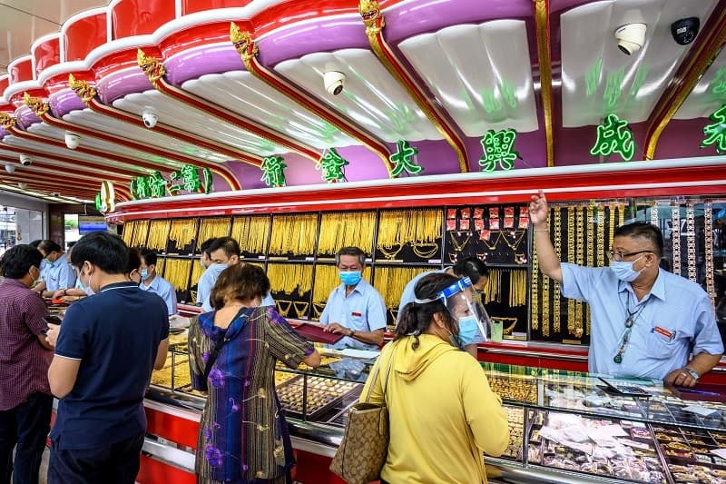Gold Silver Rate : सोने में मामूली गिरावट चांदी में तेजी, जानें आज का भाव