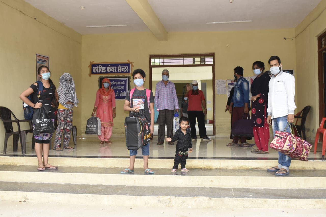 नीमच में बढ़ते आंकड़ों के बीच राहत की खबर, 36 लोग स्वस्थ होकर घर लौटे
