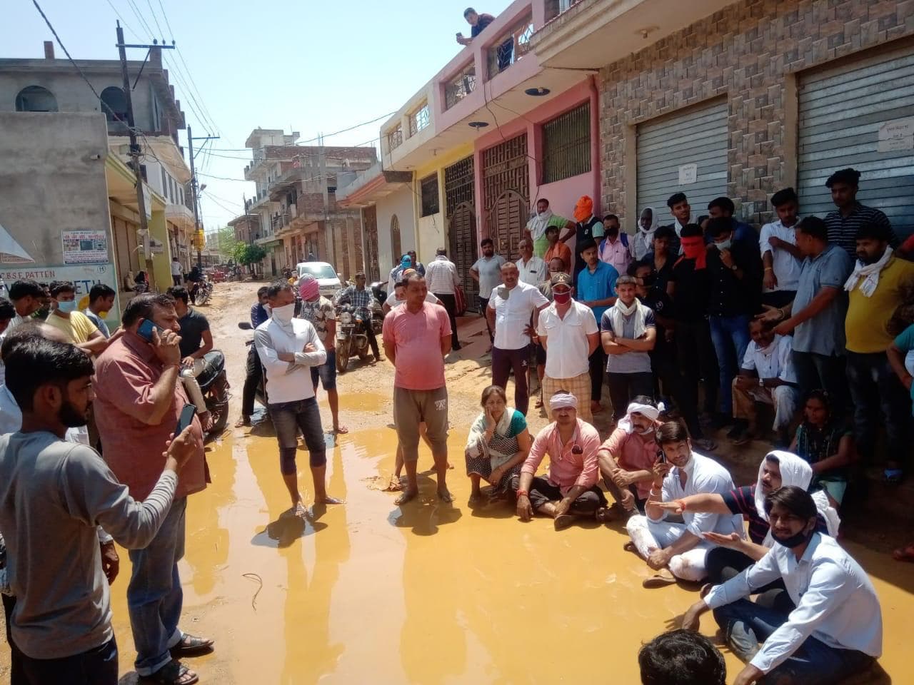 फिर ठगे गए मतदाता,सिंधिया समर्थक पूर्व विधायक का वादा निकला खोखला, लोगों ने मोर्चा खोला