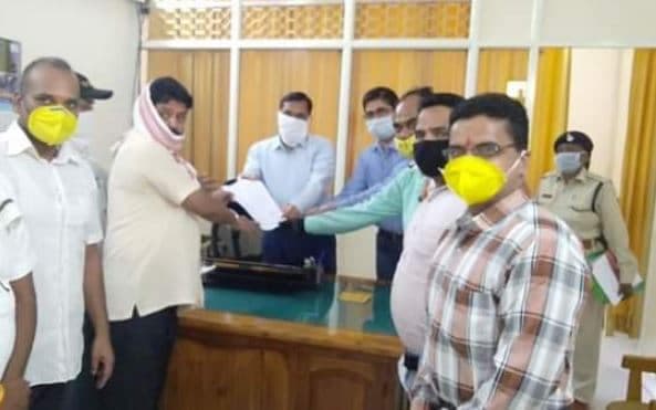 यहां भी शुरू हुआ मुरारी बापू का विरोध, एफआईआर की माँग