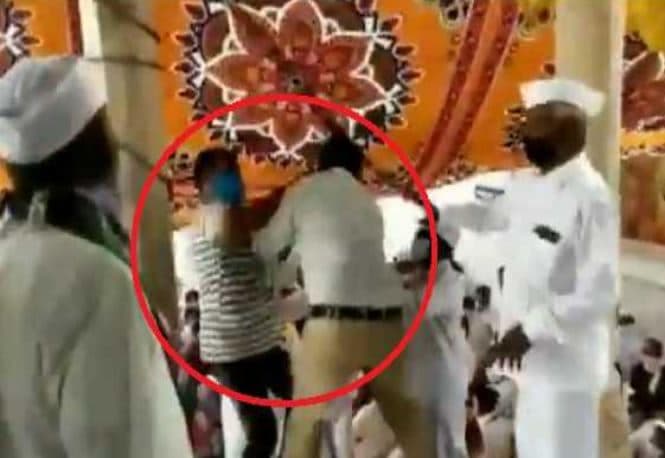 VIDEO VIRAL: आपस में भिड़े कांग्रेसी, जमकर चले लात-घूंसे, एक-दूसरे के फाड़े कपड़े
