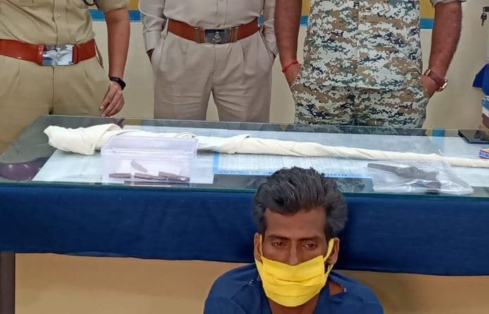 दतिया पुलिस को मिली सफलता, अवैध हथियारों के साथ 1 शातिर बदमाश गिरफ्तार