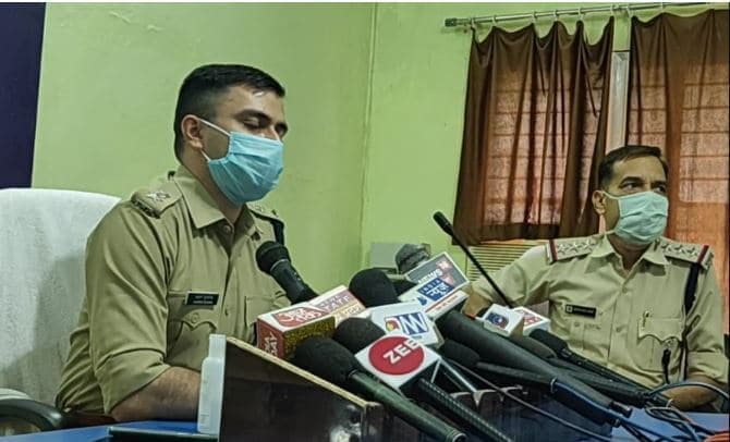 महिला की गोली मारकर हत्या का पुलिस ने किया खुलासा, हथियार समेत 3 आरोपी गिरफ्तार