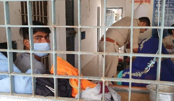 बालिग उम्र से 15 दिन छोटी लड़की से विवाह रचाना पड़ा महंगा, मेंहदी लगे दूल्हे को पुलिस ने किया गिरफ्तार
