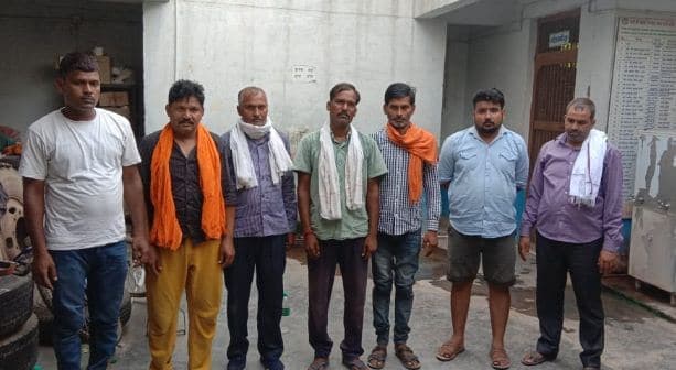 बीहड़ में जुआ खेलते पकड़ाए सात जुआरी, टाटा सफारी, मारुती, बाइक, मोबाइल सहित 1 लाख 56 बरामद