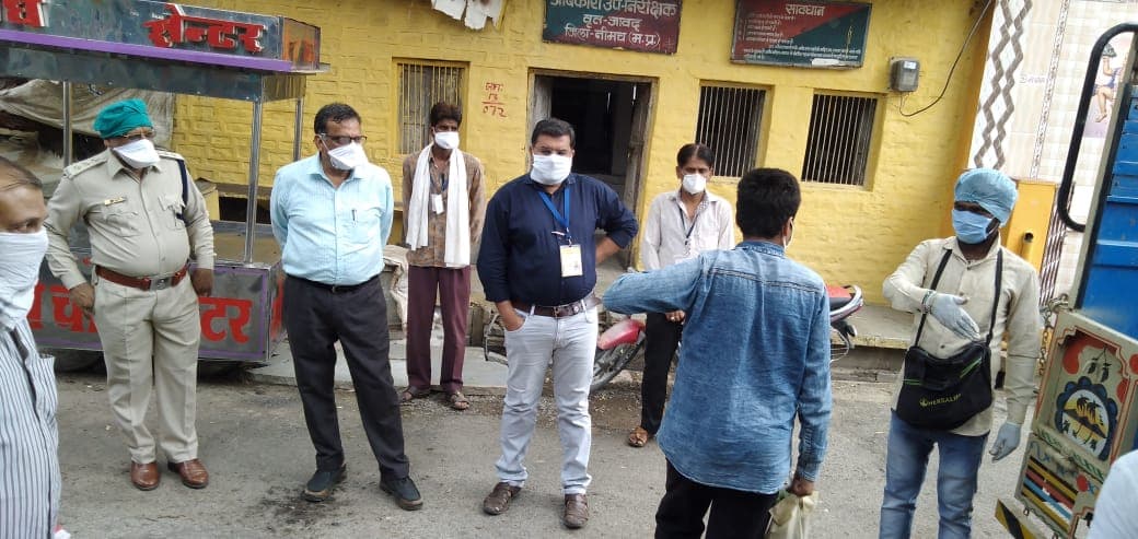 जावद में जरूरत की सामग्री का वितरण, गुणवत्ता को लेकर की जा रही मॉनिटरिंग