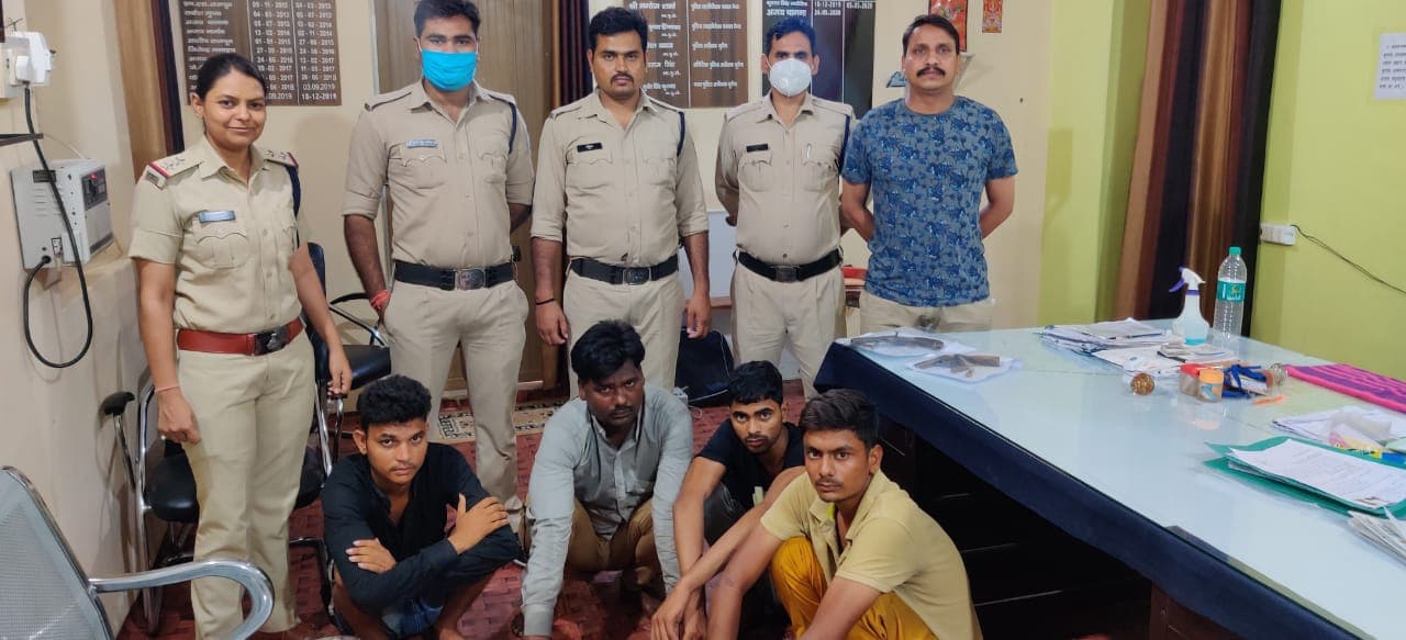 हत्या के प्रयास के मामले में फरार चार आरोपी कट्टे के साथ गिरफ्तार