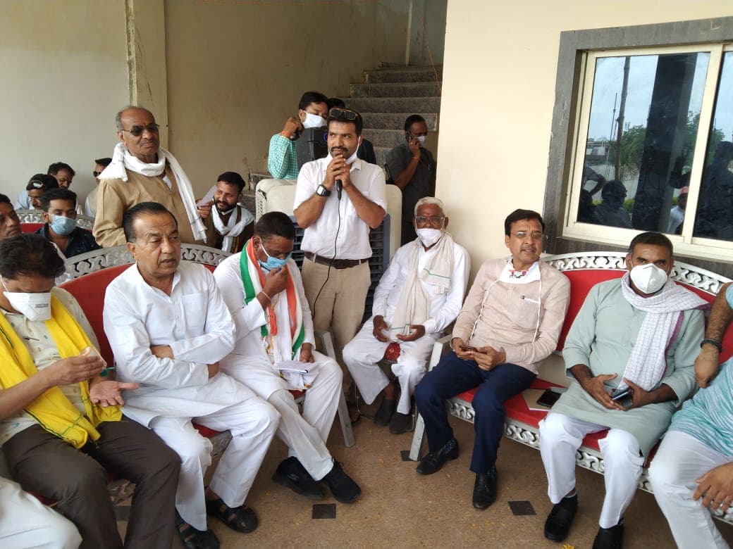 आम आदमी पार्टी के जिला संयोजक कांग्रेस में हुए शामिल