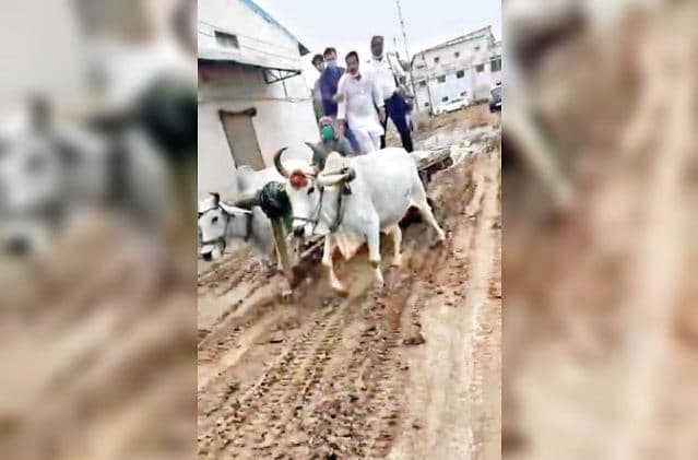आखिर क्यों ऑडी, बीएमडब्ल्यू छोड़ बैलगाड़ी पर सवार होकर फैक्टरी पहुंचे उद्योगपति