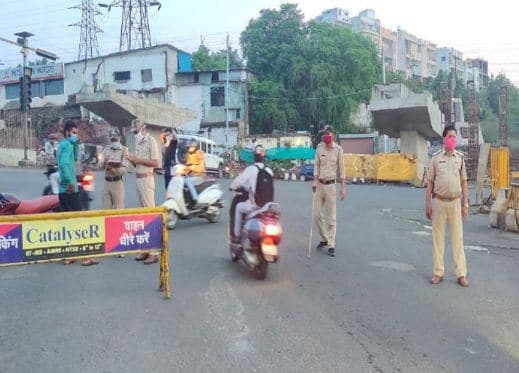 बिना मास्क घूम रहे पुलिसकर्मी का कट गया चालान