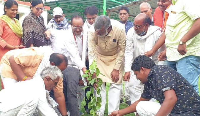 केंद्रीय संस्कृति और पर्यटन मंत्री ने किया पौधरोपण, जन्मदिन को सेवा दिवस के रूप में मनाए जाने की कही बात