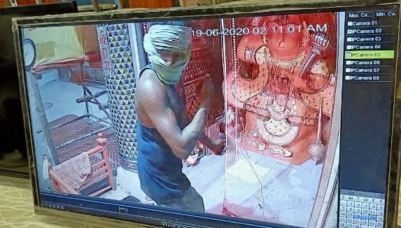 गुुना के प्रसिद्ध टेकरी सरकार हनुमान मंदिर में चोरी, तीन बदमाशों ने दिया वारदात को अंजाम