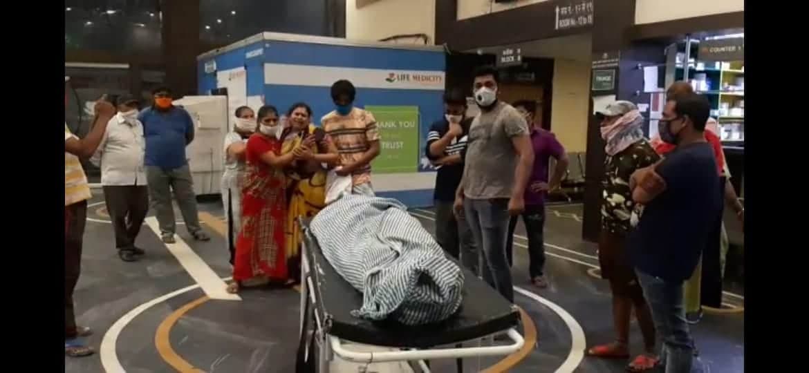 ईलाज के दौरान मरीज की मौैत के बाद परिजनों का हंगामा, अस्पताल पर लगाया शव नहीं देने का आरोप