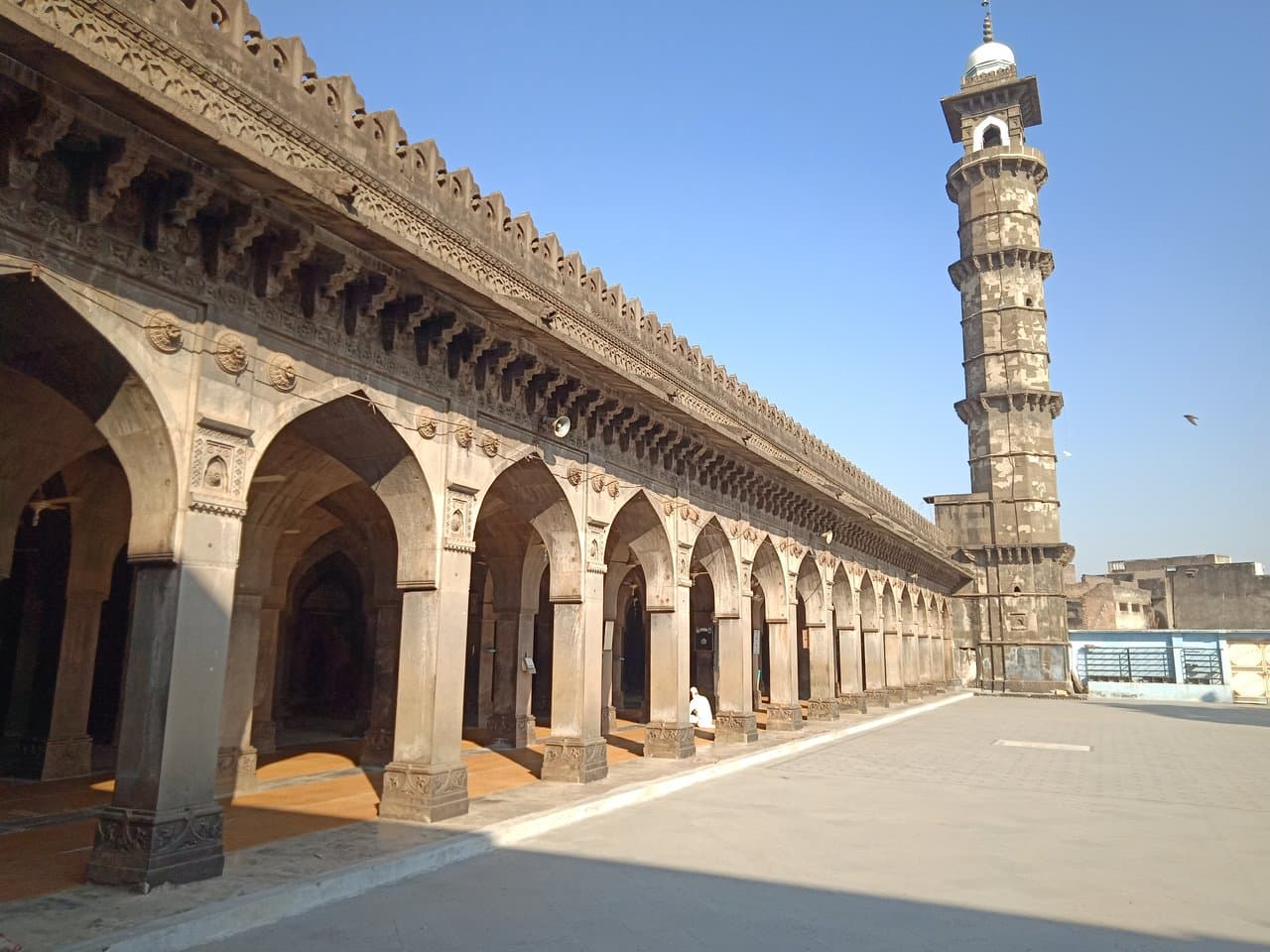मंदिर में नमाज के बाद अब मस्जिद में पढ़ी गई हनुमान चालीसा, गूंजे जय श्री राम के नारे