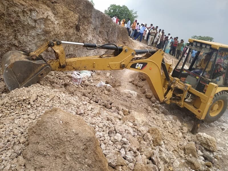 दर्दनाक हादसा: मिट्टी की खदान धंसने से 6 की मौत, रेस्क्यू जारी