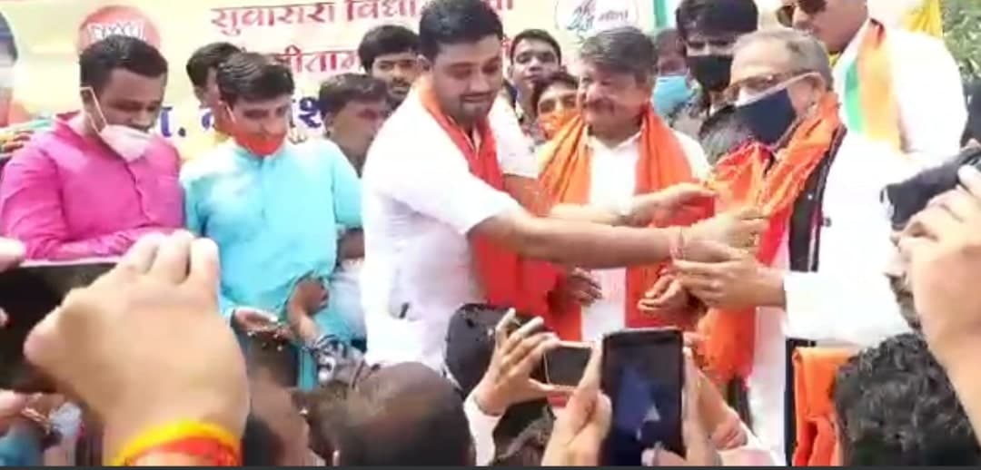 सत्ता की लालसा में नेताओं को नहीं जनता की चिंता, नियमों को ताक पर रख हो रहे राजनीतिक कार्यक्रम
