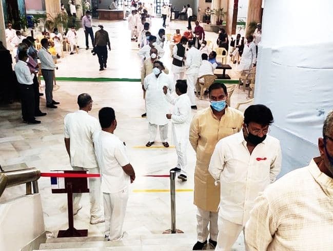 राज्यसभा चुनाव में भाजपा को झटका, दो वोटों का नुकसान