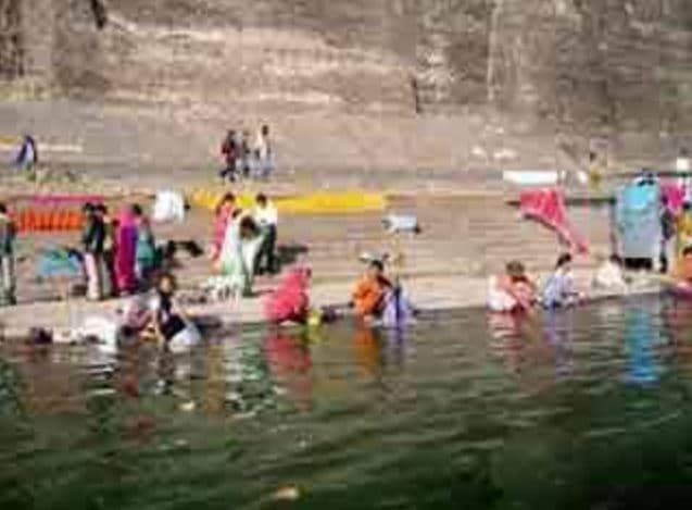 अनलॉक होते ही पुराने स्वरूप में लौटी नर्मदा, घाटों पर लगा जमावड़ा