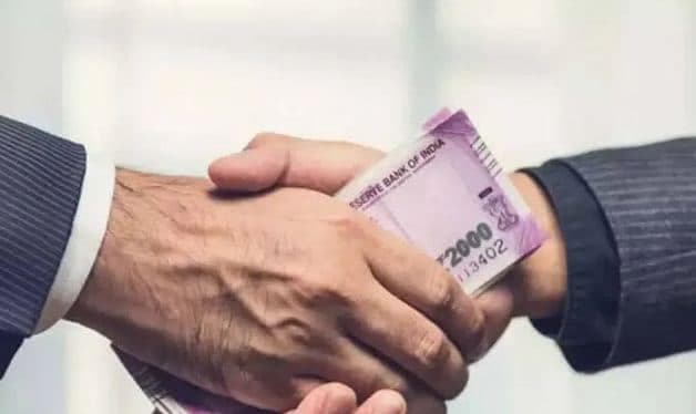 एक लाख की रिश्वत मामले में बड़ी कार्रवाई, डिप्टी लेबर कमिश्नर सस्पेंड