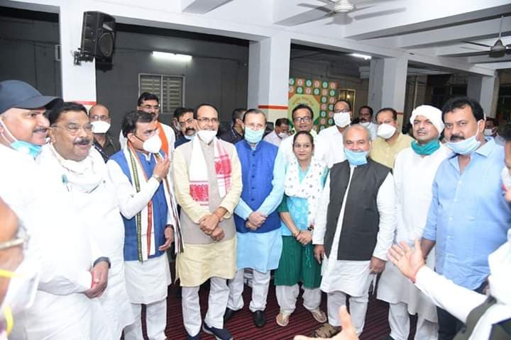 भाजपा के डिनर में पकी ‘खिचड़ी’, कांग्रेस की उम्मीदों पर फिरा ‘पानी’