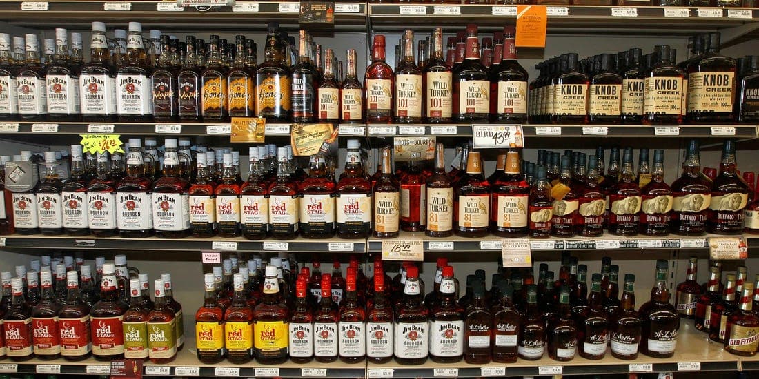 Liquor in MP: शहर में शुरू हुई शराब की बिक्री, स्टाफ की कमी से 92 में से खुली 32 दुकानें