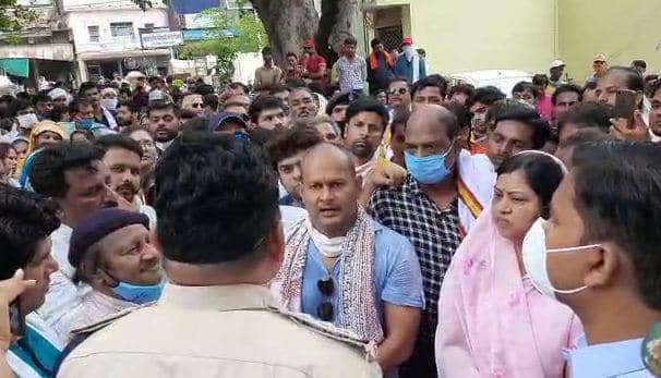 भाजपा के पूर्व मंत्री पुत्र की थाना प्रभारी को चेतावनी, ‘गिन-गिन कर हिसाब बराबर करूंगा’