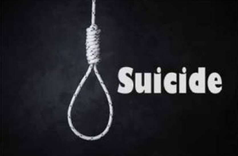 बंद कमरे में फांसी के फंदे पर झूलता हुआ मिला छात्र का शव, पुलिस कर रही जांच