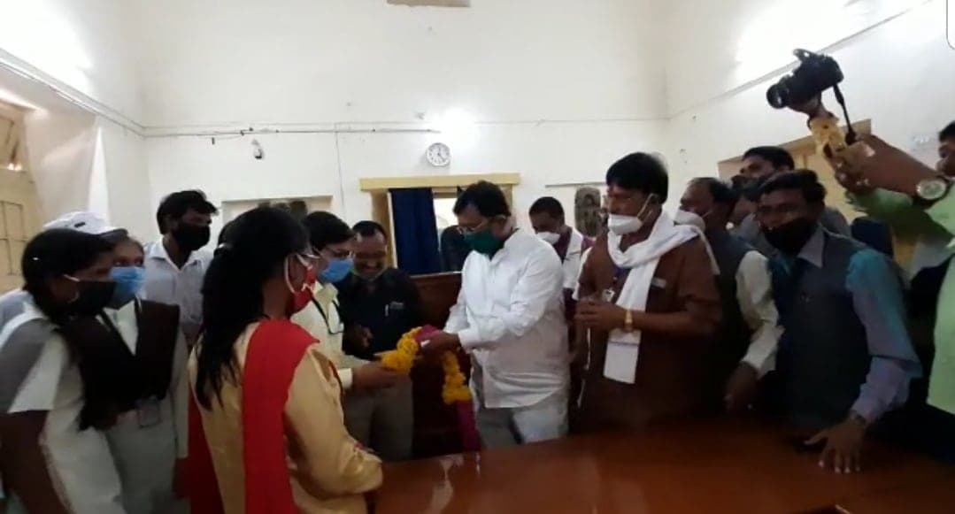 वन मंत्री ने मेरिट में आए बच्चों से की मुलाकात,उज्जवल भविष्य के लिए दी शुभकामनाएं