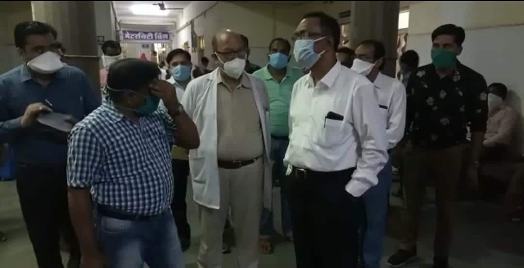 कलेक्टर ने किया जिला चिकित्सालय का दौरा,व्यवस्थाएं दुरूस्त करने के निर्देश दिए