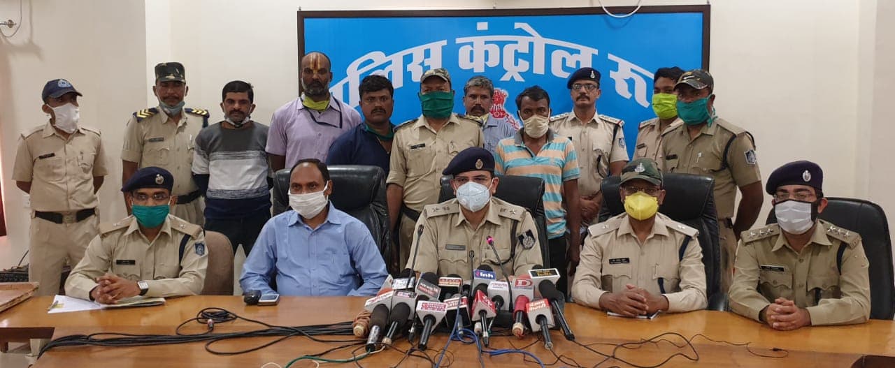 अवैध संबंधों के चलते बड़े भाई ने की छोटे भाई की हत्या, भतीजी को भी मारा