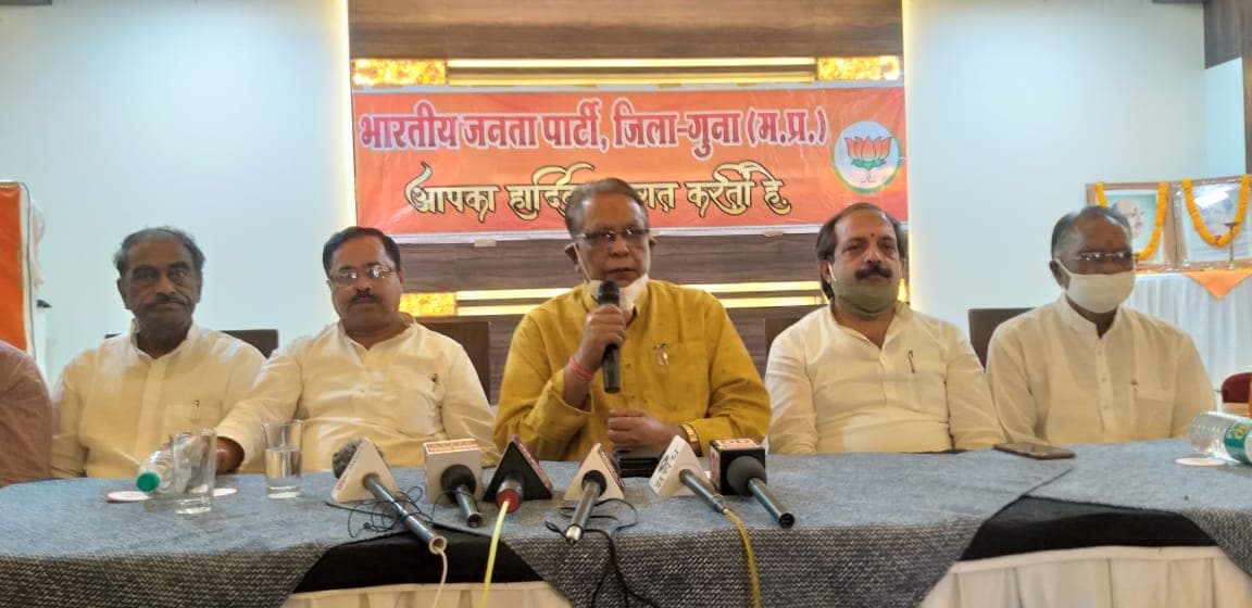 पूर्व मंत्री ने कहा- “कांग्रेस पार्टी नहीं नेताओं का समूह,अब नहीं आएगा जंगल में तीसरा शेर”