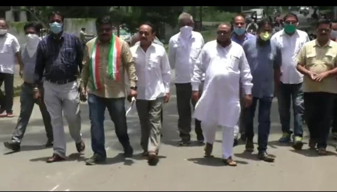 मंडला में नृशंस हत्याकांड के बाद कांग्रेस ने जताया विरोध,राज्यपाल के नाम ज्ञापन सौंपा