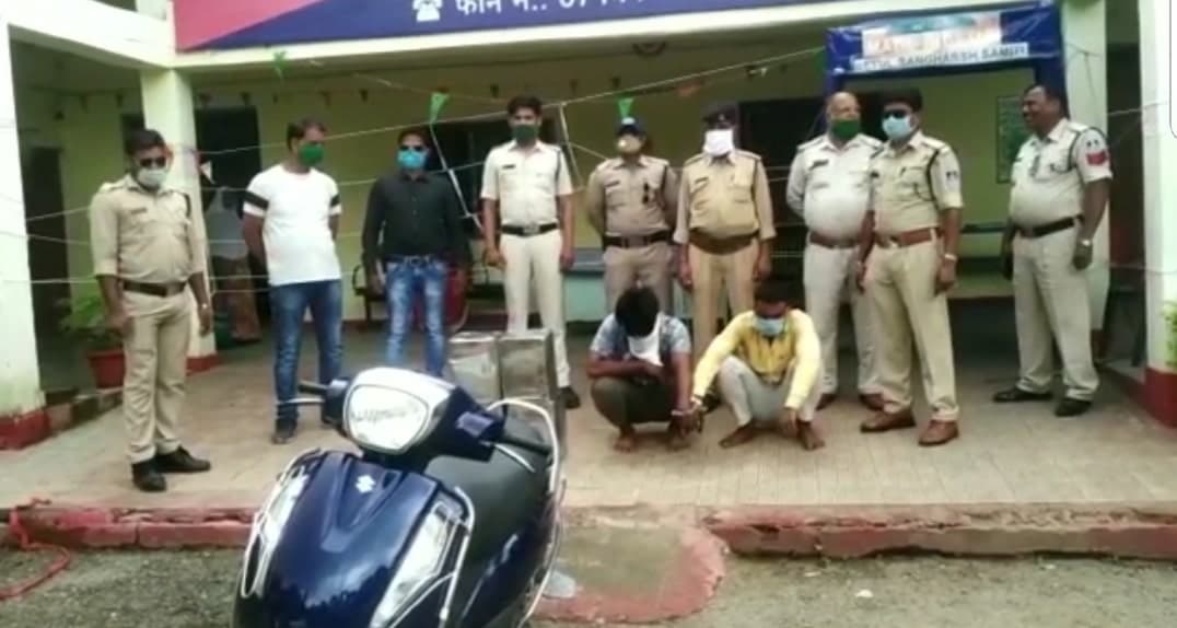 सीसीटीवी में कैद हुई काजू की चोरी, तीन में से एक आरोपी नाबालिग